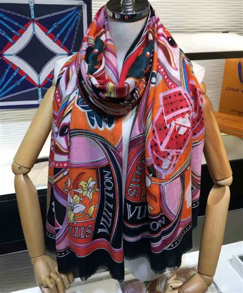 louis vuitton pig scarf